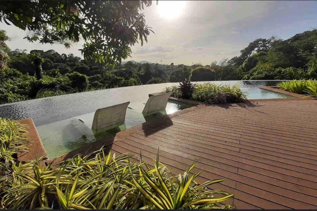 Overlooking Staycation At Sandari Batulao Tagaytay City Exterior photo