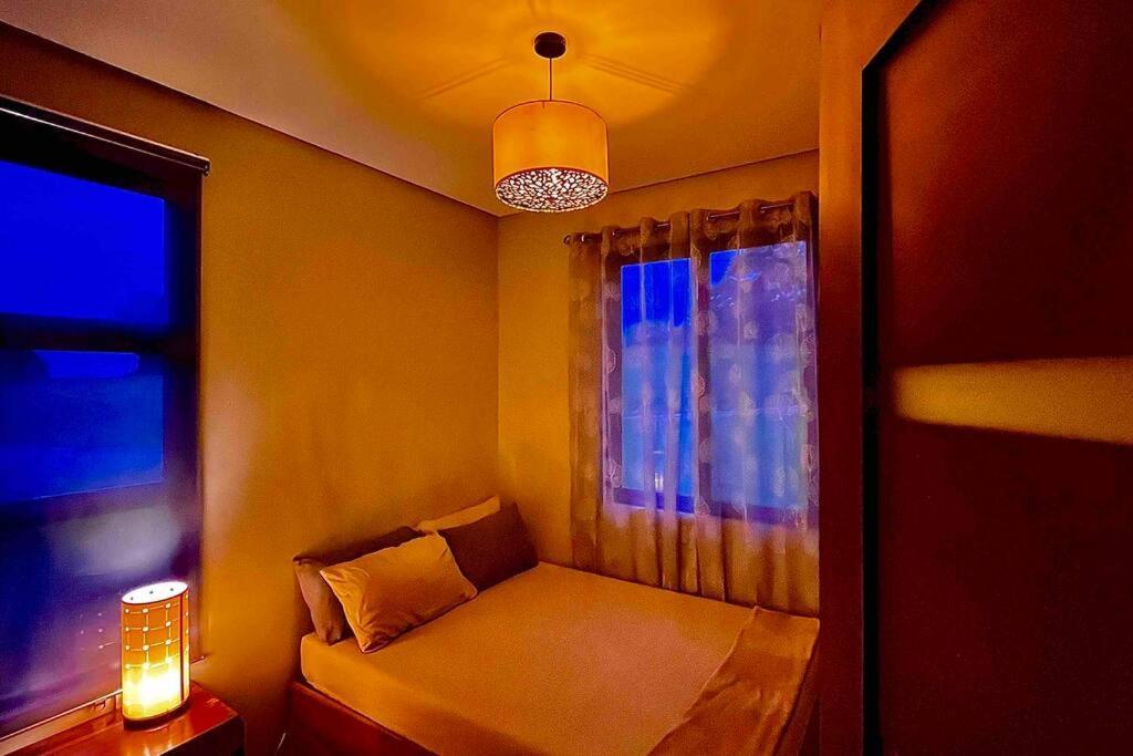 Overlooking Staycation At Sandari Batulao Tagaytay City Exterior photo
