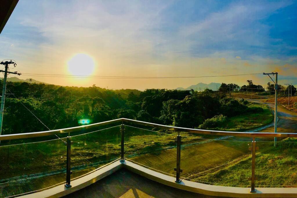 Overlooking Staycation At Sandari Batulao Tagaytay City Exterior photo