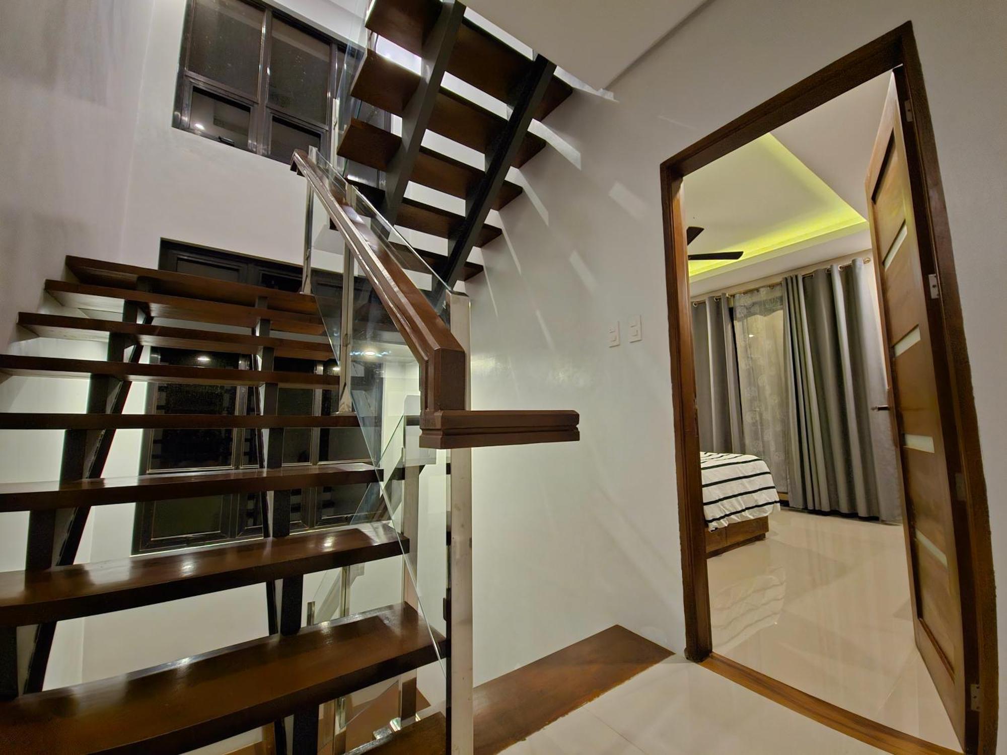 Overlooking Staycation At Sandari Batulao Tagaytay City Exterior photo