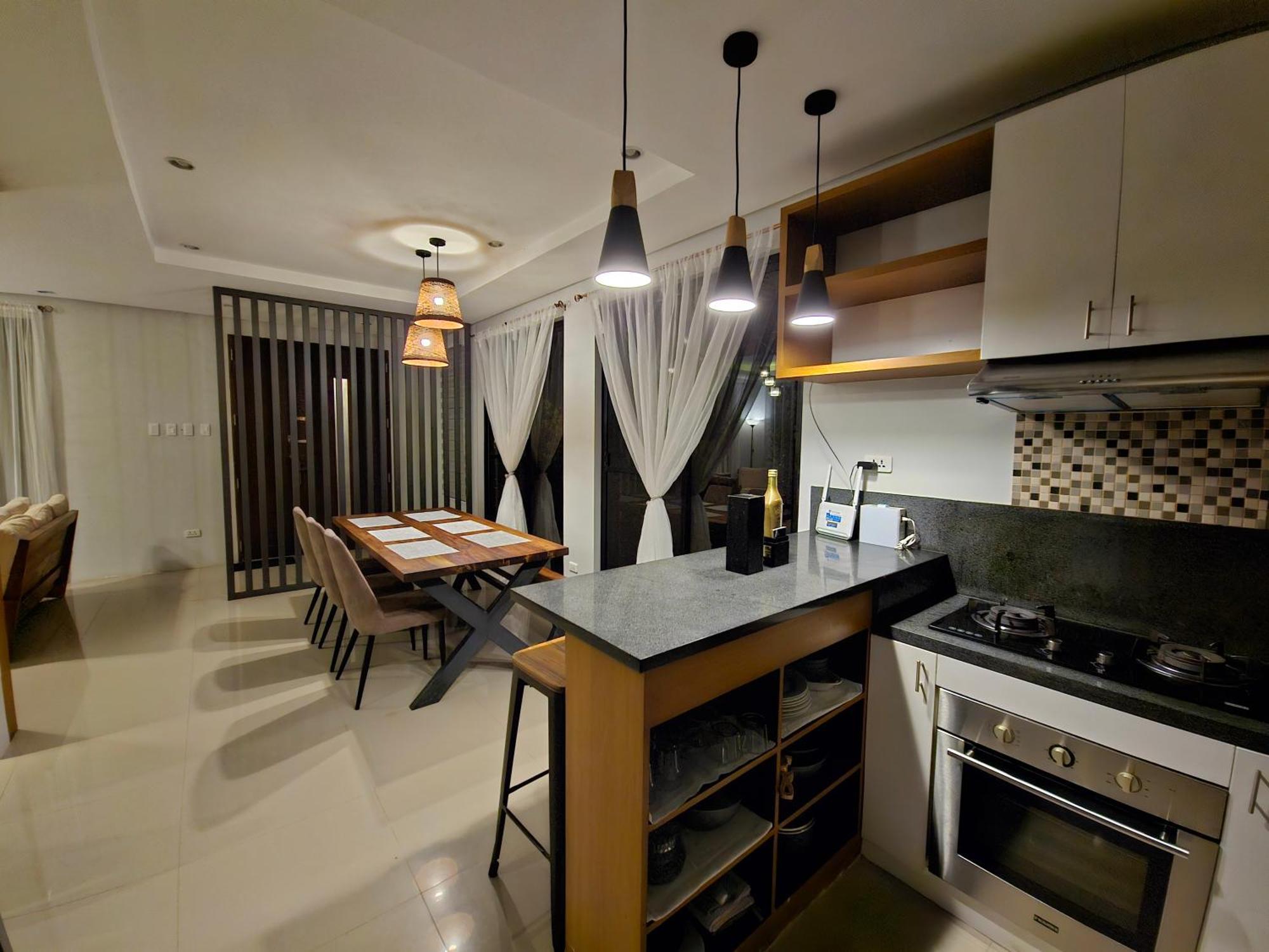 Overlooking Staycation At Sandari Batulao Tagaytay City Exterior photo